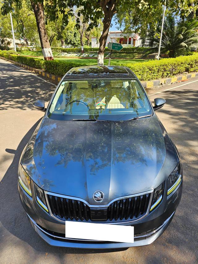 https://images10.gaadi.com/usedcar_image/4243514/original/processed_6d5aa81fb9c662262deb85765d6dece0.jpg?imwidth=6400