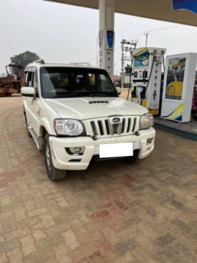 https://images10.gaadi.com/usedcar_image/4243668/original/processed_730d7e16-0edf-40be-8606-ce6b5d57e7d9.jpeg?imwidth=6402