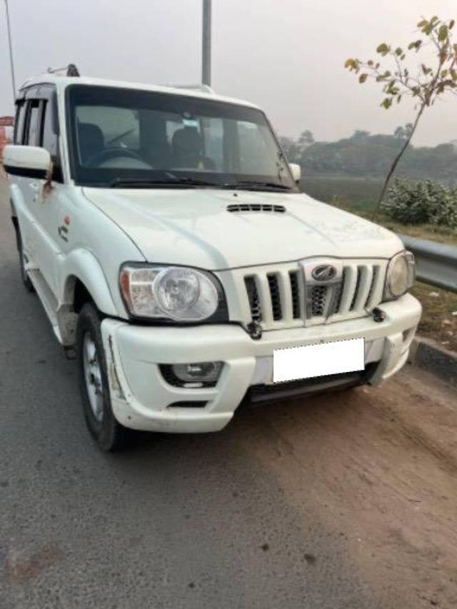 https://images10.gaadi.com/usedcar_image/4243668/original/processed_8592f78b-a78c-4c93-8f01-59e2e2e43b19.jpeg?imwidth=6400