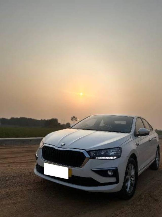 https://images10.gaadi.com/usedcar_image/4243746/original/processed_4f011203-34e0-49fe-87af-149430f43b82.jpeg?imwidth=6402