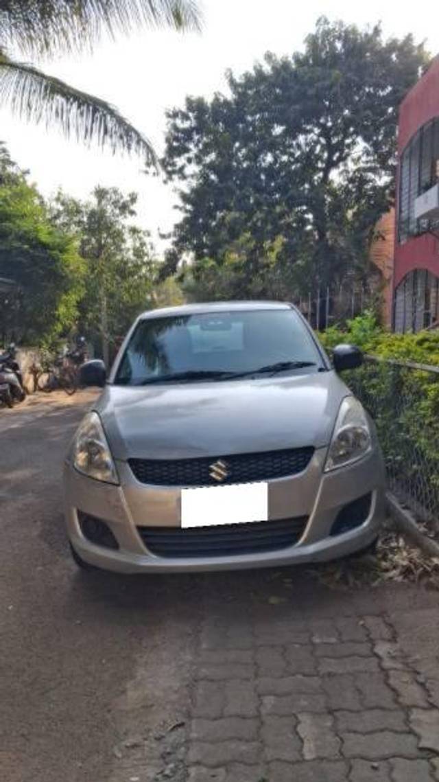 https://images10.gaadi.com/usedcar_image/4243769/original/processed_ce25e625-70fd-47fb-8fb3-4afd851518c1.jpg?imwidth=6402