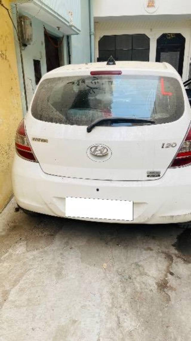 https://images10.gaadi.com/usedcar_image/4243956/original/processed_fd2d1a11-9e94-4a79-b576-0f06132042d1.jpeg?imwidth=6401