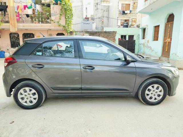 https://images10.gaadi.com/usedcar_image/4243965/original/processed_22ac916c25036efe929a4e27c1801817.jpg?imwidth=6401