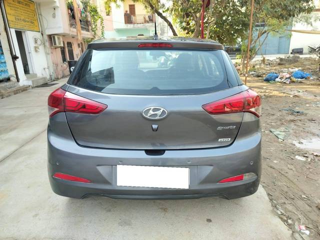 https://images10.gaadi.com/usedcar_image/4243965/original/processed_92dc224f3fd05d9ef0c915672c593638.jpg?imwidth=6402