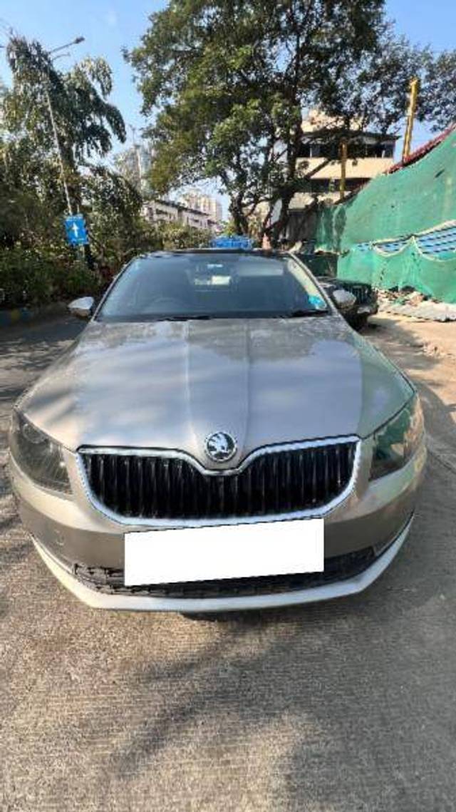 https://images10.gaadi.com/usedcar_image/4244064/original/4399206516ea5634fb5a9c637e4e2a42.jpg?imwidth=6400