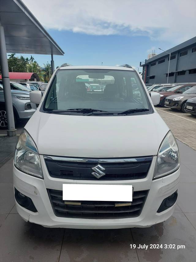 https://images10.gaadi.com/usedcar_image/4244069/original/processed_0c085f22852cecd63118c0f580d4a4e3.jpg?imwidth=6400