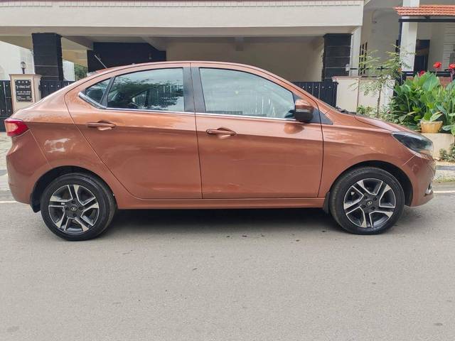 https://images10.gaadi.com/usedcar_image/4244089/original/processed_59c1754e1e079d6a29f537b26c6dde12.jpg?imwidth=6401