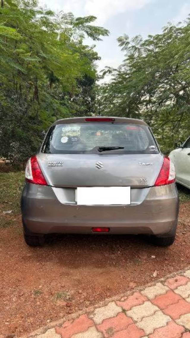 https://images10.gaadi.com/usedcar_image/4244128/original/processed_5d67d591-e3b9-40cb-8ff6-72057d3c4903.jpg?imwidth=6402