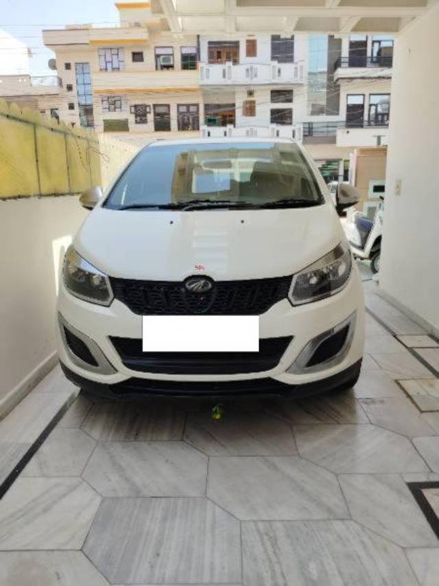 https://images10.gaadi.com/usedcar_image/4244210/original/processed_81ccbbb5-8a45-419e-986d-0aeb26129b9f.jpg?imwidth=6401