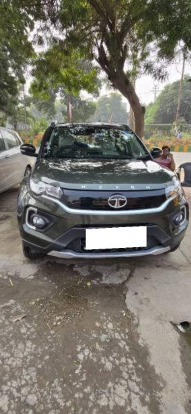 https://images10.gaadi.com/usedcar_image/4244264/original/processed_e57ee583-36c6-4e4e-8ded-90d5549cc857.jpeg?imwidth=6401