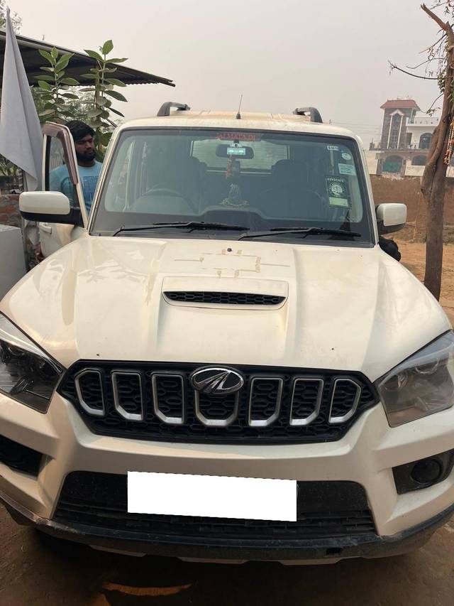 https://images10.gaadi.com/usedcar_image/4244304/original/processed_39da363796d645da0ca22f933c678ec4.jpg?imwidth=6402