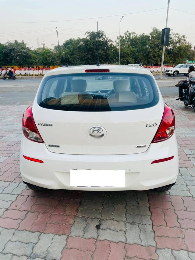 https://images10.gaadi.com/usedcar_image/4244313/original/processed_cbb42482521a60f664194613801ea3c3.jpg?imwidth=6402