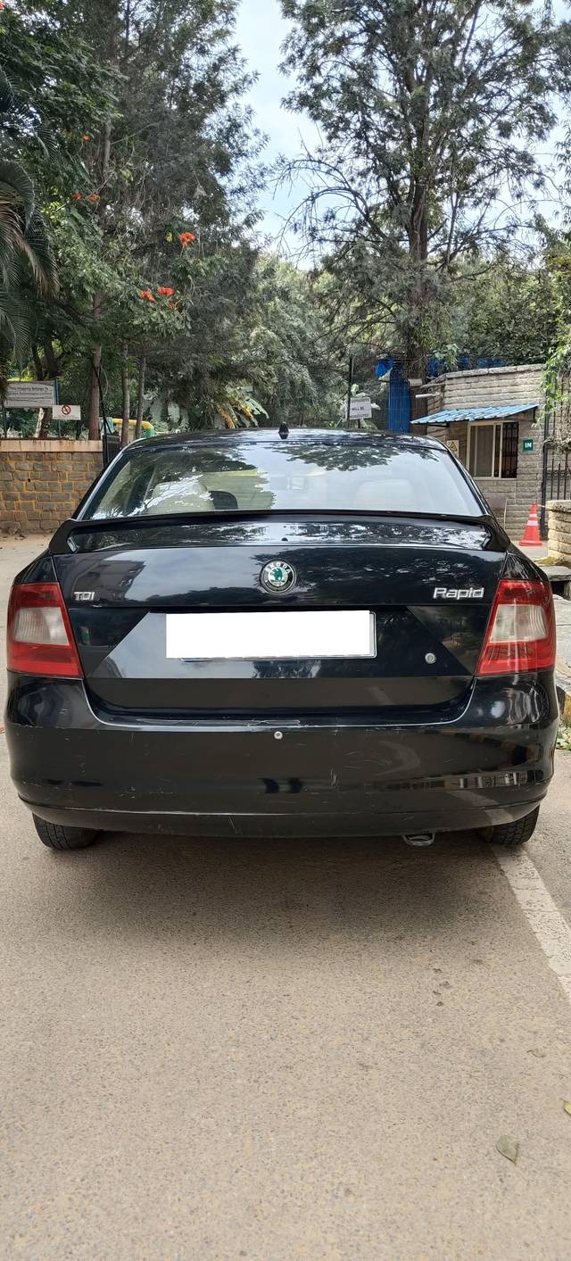 https://images10.gaadi.com/usedcar_image/4244322/original/processed_d6b76036a2cdfa4e068cb0ac25614c38.jpg?imwidth=6401