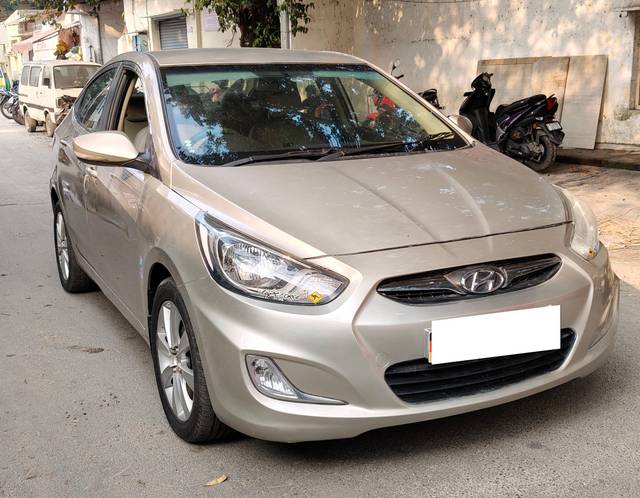 https://images10.gaadi.com/usedcar_image/4244343/original/processed_ce8b84a904de3e7834083f205cfe96da.jpg?imwidth=6400