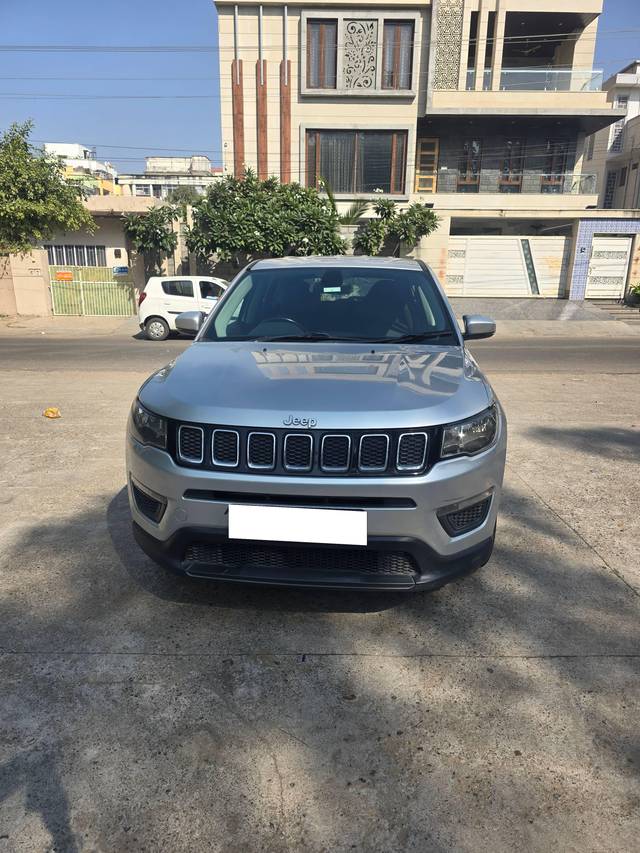 https://images10.gaadi.com/usedcar_image/4244377/original/processed_58ac013ff5827f6d75af69286a75d88c.jpg?imwidth=6402