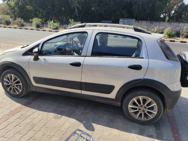 https://images10.gaadi.com/usedcar_image/4244442/original/22b5e04ed9d055bdf1b8e1dd41ad34ce.jpg?imwidth=6402