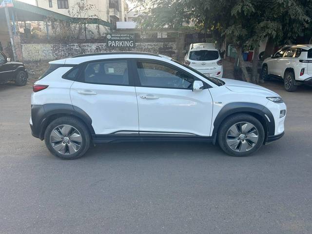 https://images10.gaadi.com/usedcar_image/4244475/original/processed_08d688793b5cc3fd6234bf203fa47b57.jpg?imwidth=6401