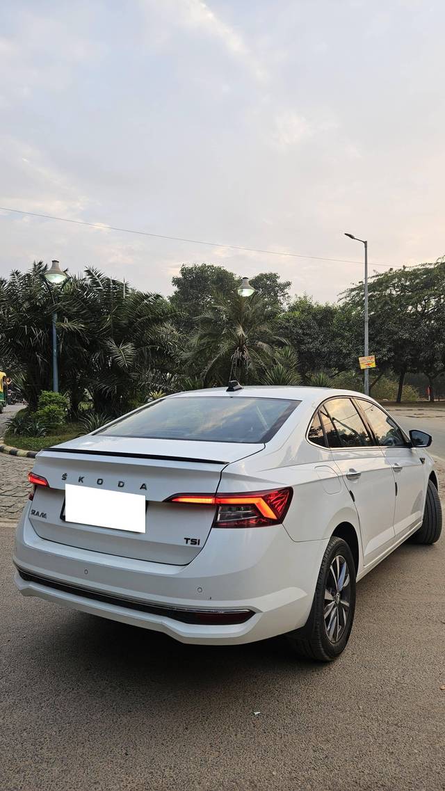 https://images10.gaadi.com/usedcar_image/4244490/original/processed_a73d63b4f0f5d71ab2dee5f823230da6.jpeg?imwidth=6402