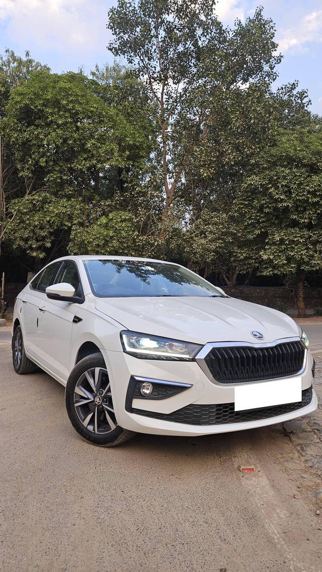 https://images10.gaadi.com/usedcar_image/4244490/original/processed_cac452a4be22208873b88ac01eb3aca5.jpeg?imwidth=6400