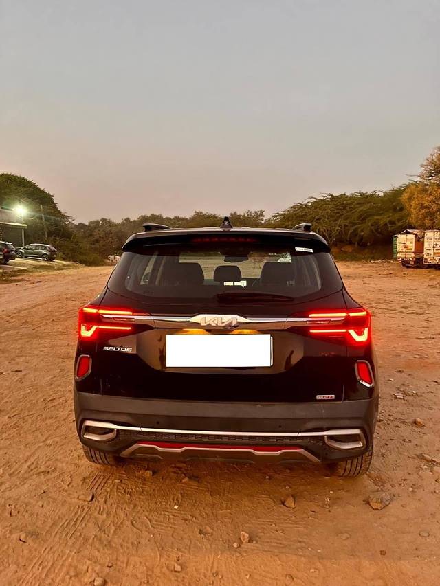 https://images10.gaadi.com/usedcar_image/4244514/original/processed_5ac536057fdc31a22cd9c0a9f3f01066.jpeg?imwidth=6402