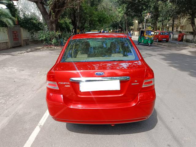 https://images10.gaadi.com/usedcar_image/4244535/original/processed_f0474b943aa810fb94581fcf1406cf2c.jpg?imwidth=6402