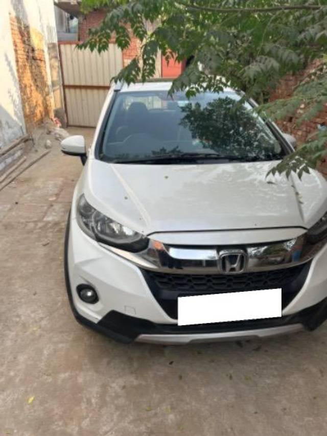 https://images10.gaadi.com/usedcar_image/4244578/original/processed_738ecf59-d30a-4882-9da6-4c79a04f6aff.jpeg?imwidth=6400