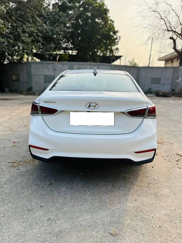 https://images10.gaadi.com/usedcar_image/4244693/original/processed_d12bb2da475e42adc7577b7c1e1185a3.jpg?imwidth=6402