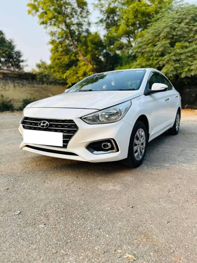 https://images10.gaadi.com/usedcar_image/4244693/original/processed_e94c492bd5874be881a2500b000b0e18.jpg?imwidth=6400