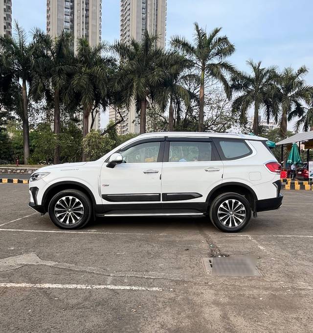 https://images10.gaadi.com/usedcar_image/4244723/original/processed_8df253efbeaeaf576067991c7ba72489.jpg?imwidth=6402