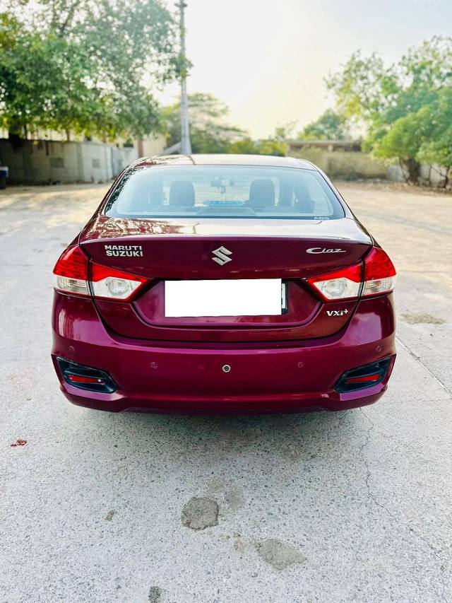 https://images10.gaadi.com/usedcar_image/4244760/original/processed_f7dafde07bdb006117e23d6e1504acce.jpg?imwidth=6402