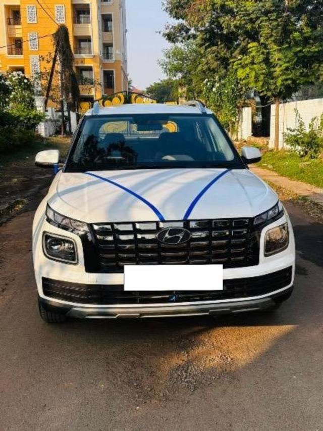 https://images10.gaadi.com/usedcar_image/4244761/original/processed_ea97e14c-3674-47ad-b30a-cb99e35d2049.jpg?imwidth=6400