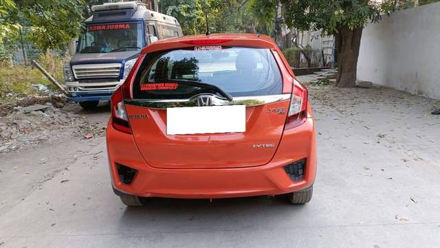 https://images10.gaadi.com/usedcar_image/4244779/original/processed_5474d2a770aba7da4856f54cb4e1e767.jpg?imwidth=6402