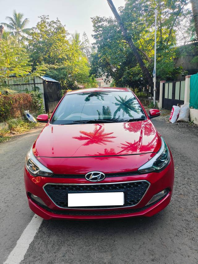 https://images10.gaadi.com/usedcar_image/4244842/original/processed_592b5b190cfff65216f3bc09fc329019.jpg?imwidth=6400