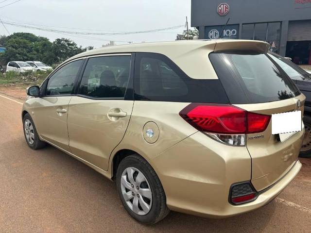 https://images10.gaadi.com/usedcar_image/4244845/original/processed_20b7c2fd-ce19-432d-983a-02c0b724dc99.jpg?imwidth=6402