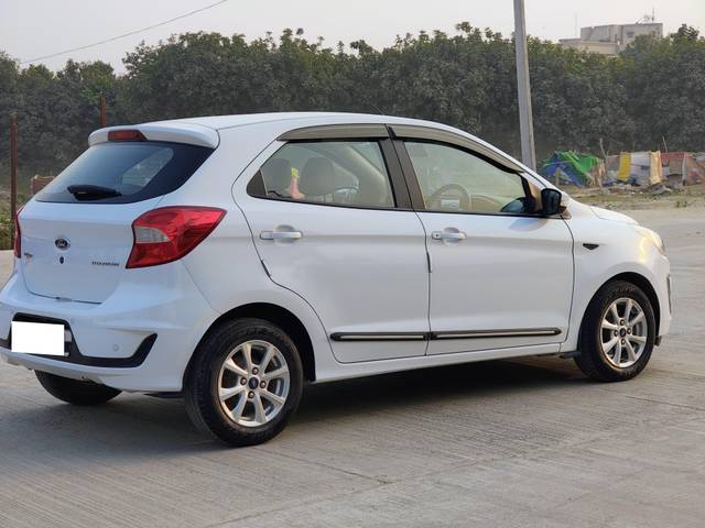 https://images10.gaadi.com/usedcar_image/4244962/original/processed_58d8ae6cca66f1f2814896122d635a2d.jpg?imwidth=6402