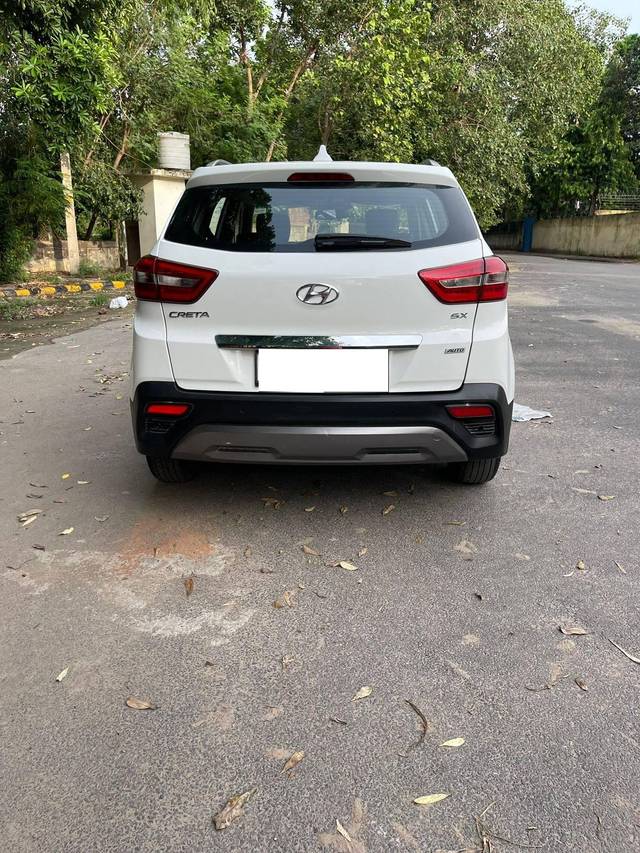 https://images10.gaadi.com/usedcar_image/4245048/original/processed_8711b97a7e376f376fb9d15629351f07.jpg?imwidth=6402