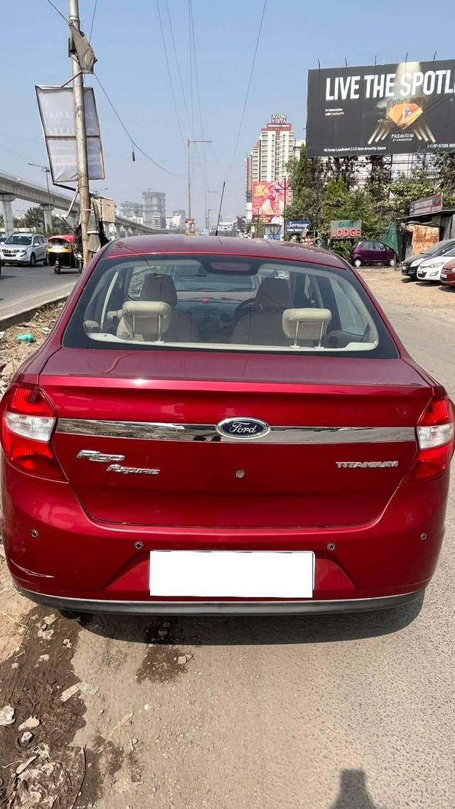 https://images10.gaadi.com/usedcar_image/4245091/original/processed_021a682b99f35f7828b8aef5078330ef.jpg?imwidth=6401