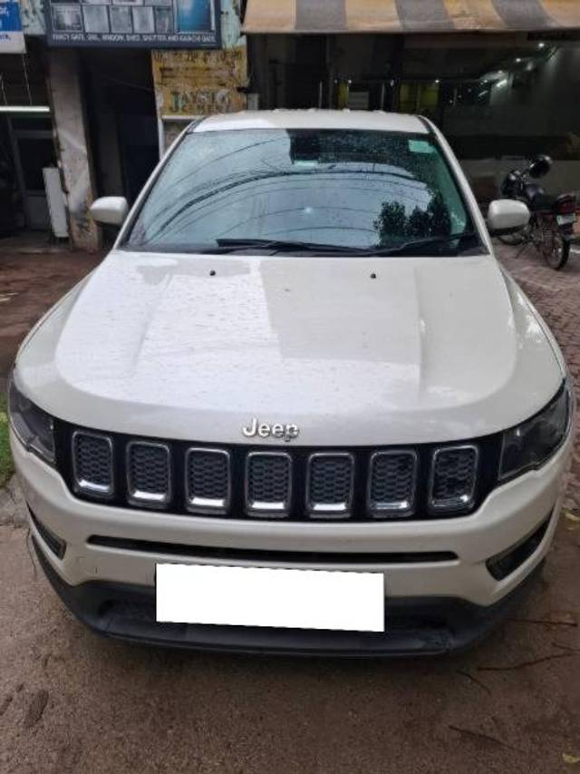 https://images10.gaadi.com/usedcar_image/4245233/original/processed_f33c47b2-186e-4f3d-8a1d-4ccb31848a7d.jpg?imwidth=6402