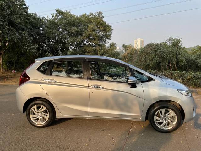 https://images10.gaadi.com/usedcar_image/4245337/original/8f00d2355cd25cca19e7b694e0d44d71.jpg?imwidth=6401