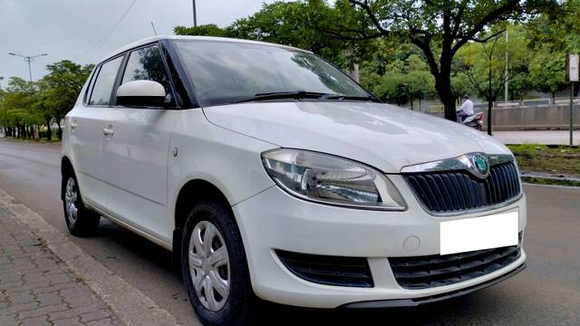 https://images10.gaadi.com/usedcar_image/4245417/original/processed_a8f94a79487033cc5566cc22bf179d30.jpg?imwidth=6400