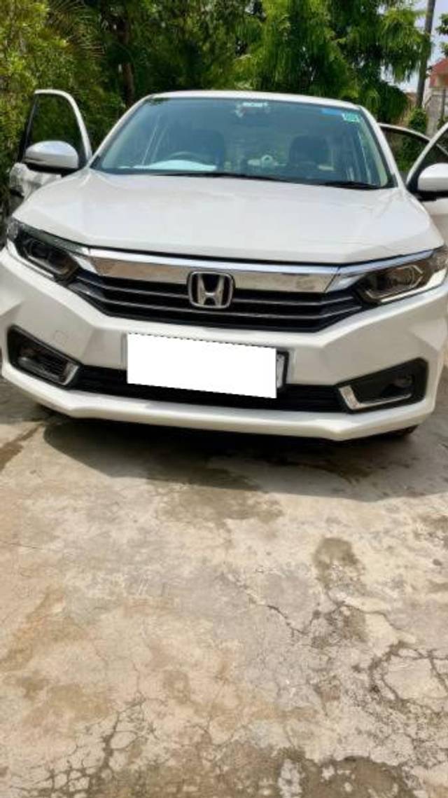 https://images10.gaadi.com/usedcar_image/4245511/original/processed_799cab7a-2fe1-423a-abd6-40edbc53a263.jpg?imwidth=6400