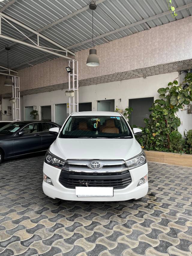 https://images10.gaadi.com/usedcar_image/4245579/original/processed_9f5be44cd57329d44b1471b76723190b.jpg?imwidth=6402