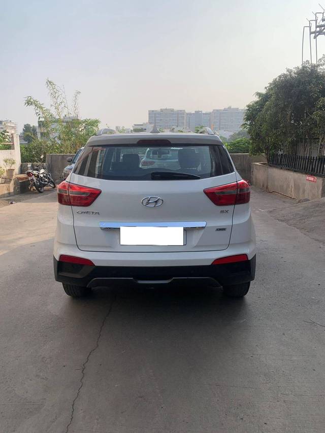 https://images10.gaadi.com/usedcar_image/4245587/original/processed_7ad15efd360e6215878bccaa98703deb.jpg?imwidth=6402