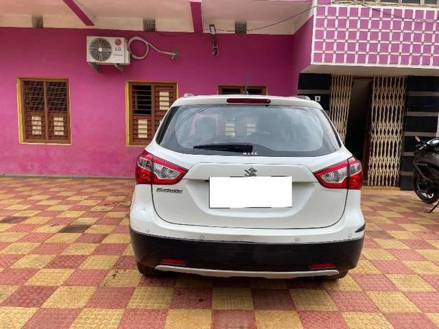 https://images10.gaadi.com/usedcar_image/4245614/original/processed_10ece92e-33ca-4aef-82f0-7dd10ea5fe40.jpeg?imwidth=6400