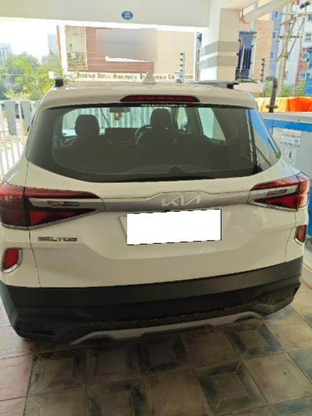 https://images10.gaadi.com/usedcar_image/4245626/original/processed_322ec9e2-eb40-48c8-b672-949305fe1b22.jpg?imwidth=6402