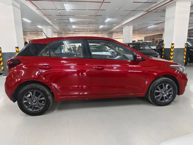 https://images10.gaadi.com/usedcar_image/4245695/original/43c2c9ecf2acf8dbdafdff2ac8ea8f74.jpg?imwidth=6401