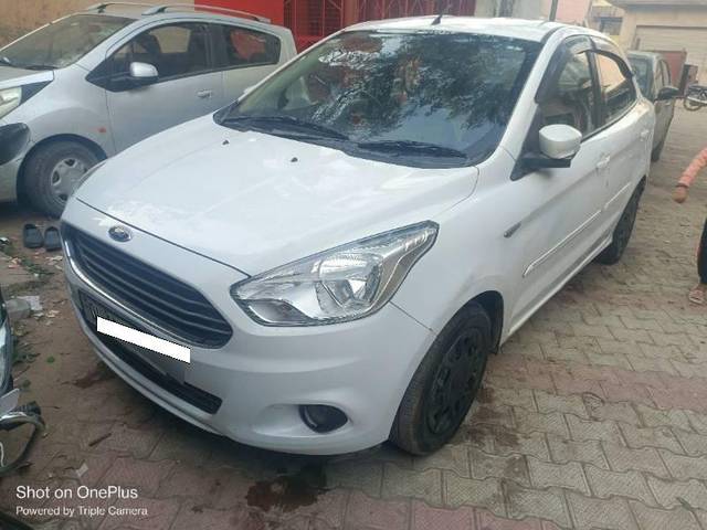 https://images10.gaadi.com/usedcar_image/4245747/original/processed_c804b943-ea65-4b09-b32f-f56c2e408781.jpg?imwidth=6400