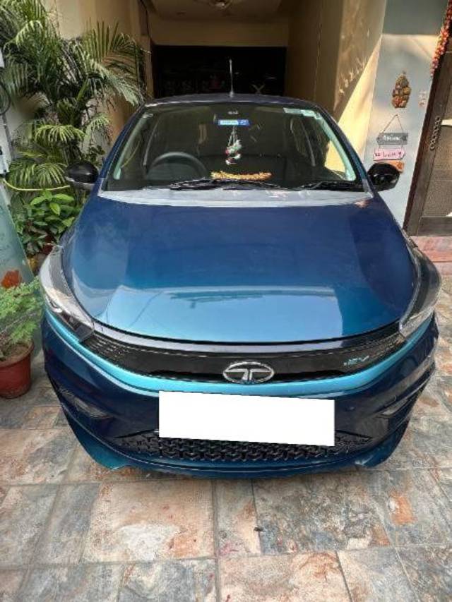 https://images10.gaadi.com/usedcar_image/4245748/original/processed_81402fa1-b848-4121-9939-c0f4dbafc2c9.jpg?imwidth=6400