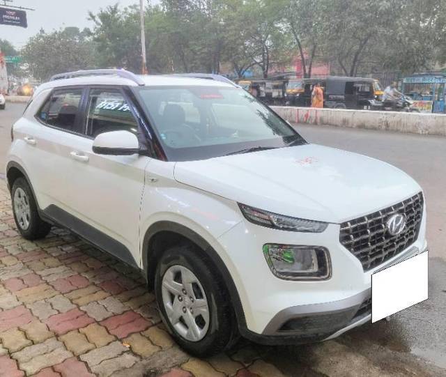 https://images10.gaadi.com/usedcar_image/4245859/original/processed_df1b1cb9-3a97-422f-a0f0-a55700a34bb8.jpg?imwidth=6400