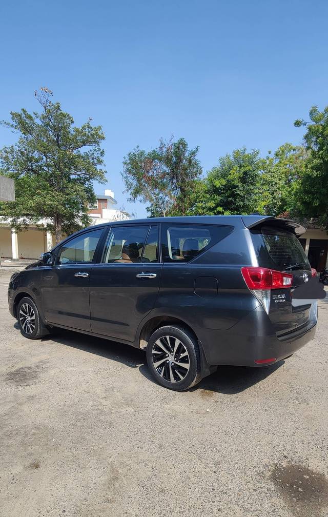 https://images10.gaadi.com/usedcar_image/4245965/original/processed_99e7ee54537159b4b465daa85131fdb1.jpg?imwidth=6402